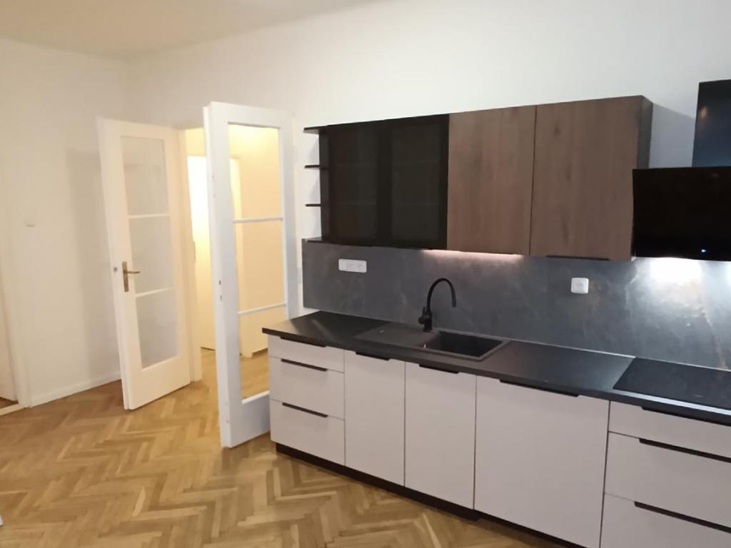 Pronájem bytu 2+1 78 m² – pohled 5