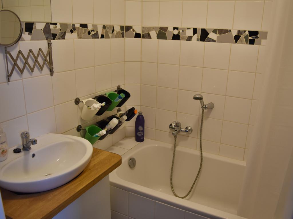 Spolubydleni bytu celý pokoj 65 m2