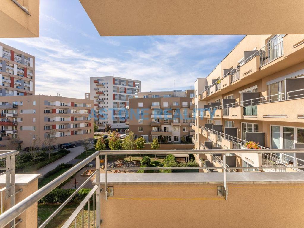 Prodej bytu 1+kk 36 m2, Praha – náhled fotky 12