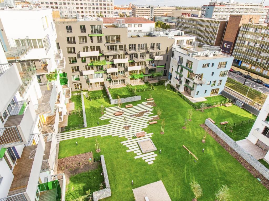 Pronájem bytu 2+kk 61 m² – pohled 2