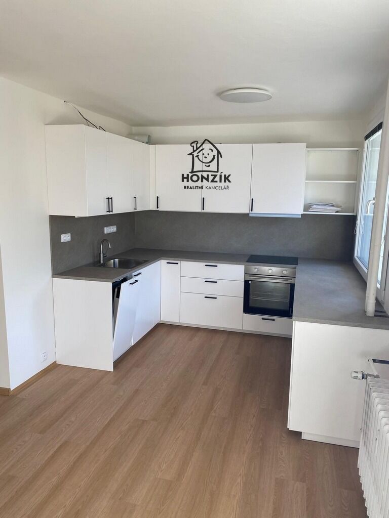 Pronájem bytu 3+kk 61 m2, Praha – náhled fotky 2