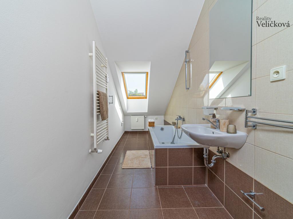 Prodej bytu 3+kk 75 m2, Milovice – náhled fotky 12