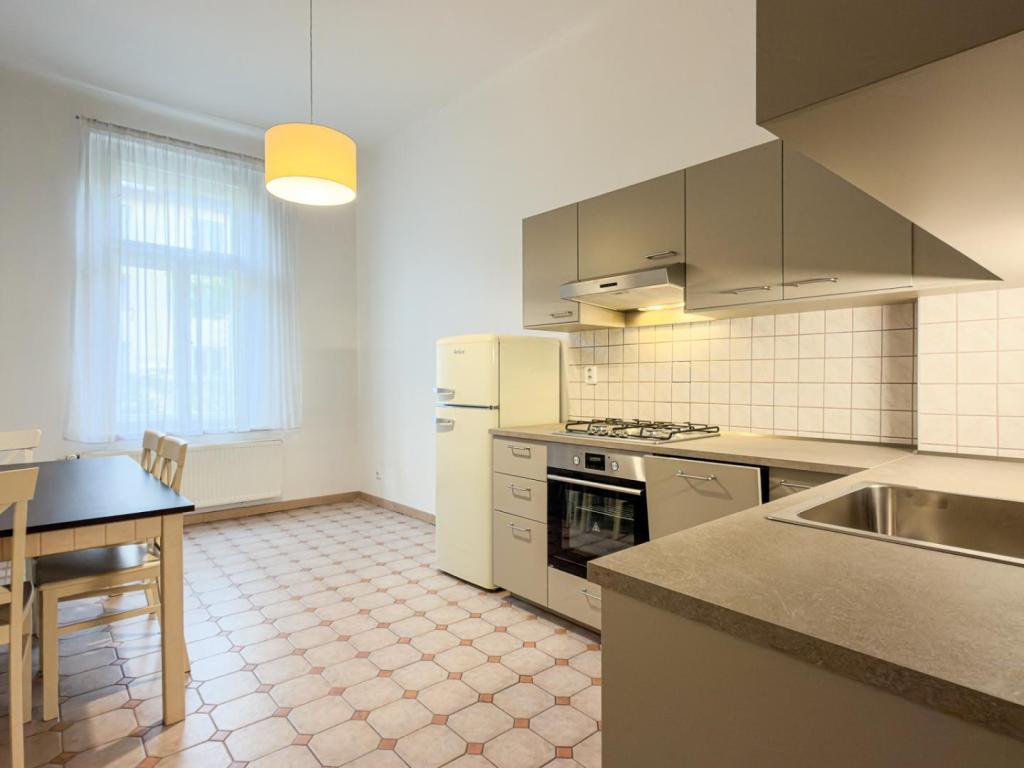 Pronájem bytu 2+1 85 m2, Praha – náhled fotky 8