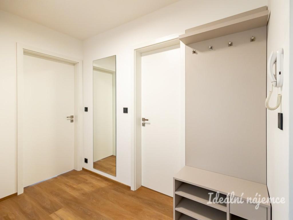 Pronájem bytu 2+kk 56 m2, Praha – náhled fotky 15