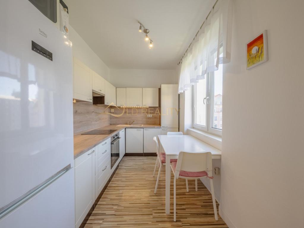 Prodej bytu 2+1 52 m² – pohled 2