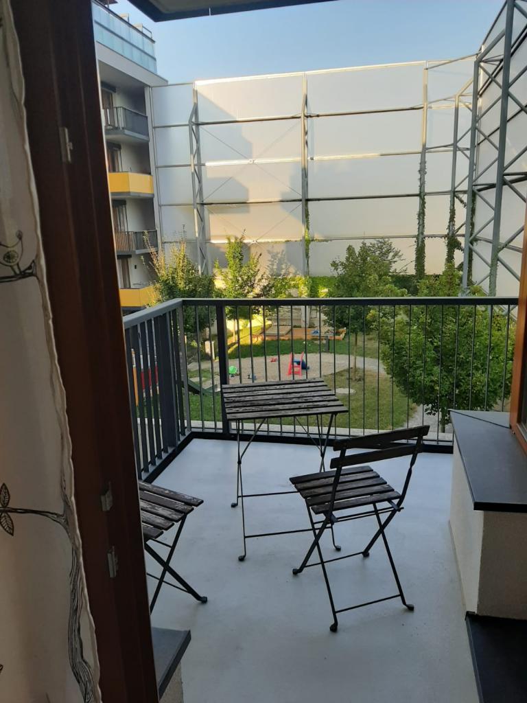 Spolubydleni bytu celý pokoj 70 m2