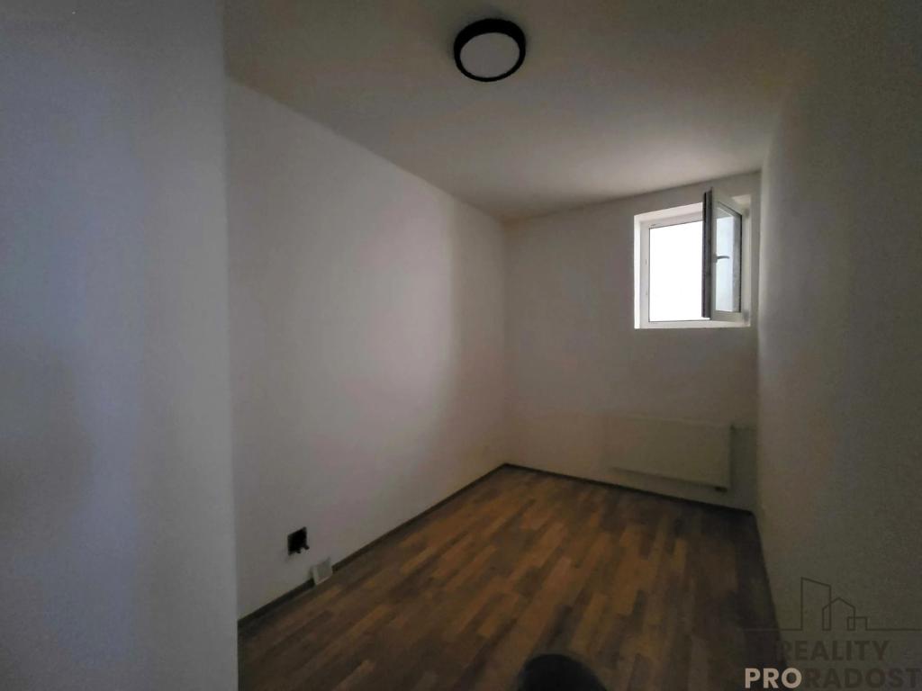 Pronájem bytu pokoj 13 m2