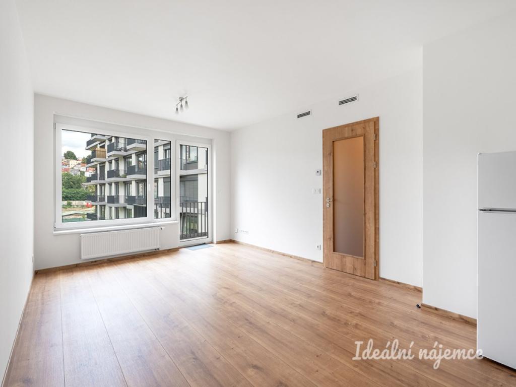 1-room apartment for rent · 33 m² · Praha — 804 €/mo