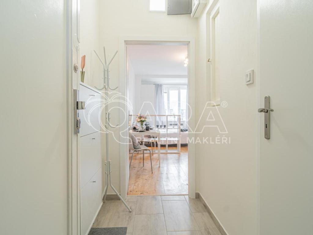 Pronájem bytu 1+kk 27 m² – pohled 2