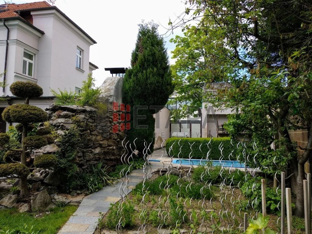 Prodej domu 660 m2