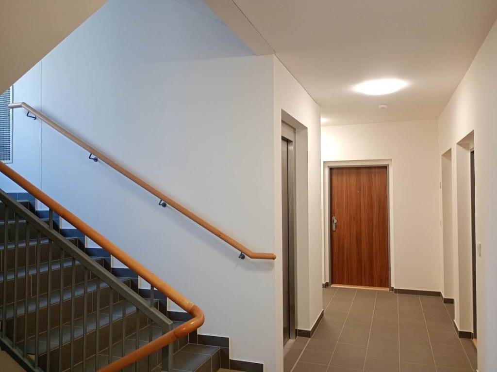 Pronájem bytu 2+kk 43 m2, Praha – náhled fotky 11