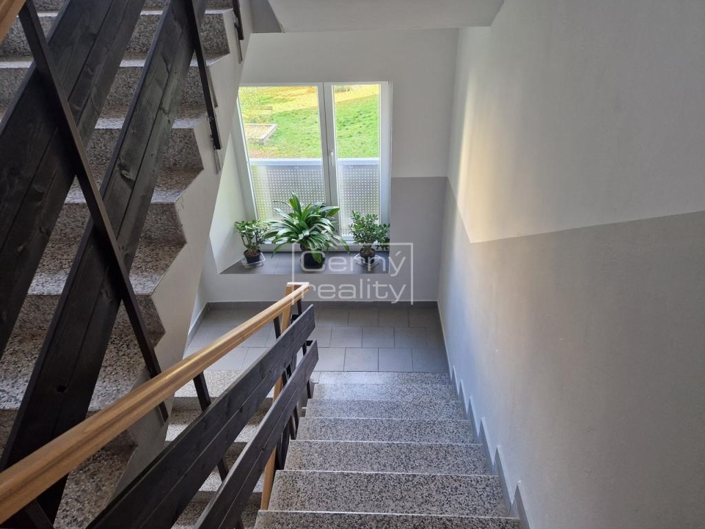 Pronájem bytu 2+1 55 m2, Sezemice – náhled fotky 21