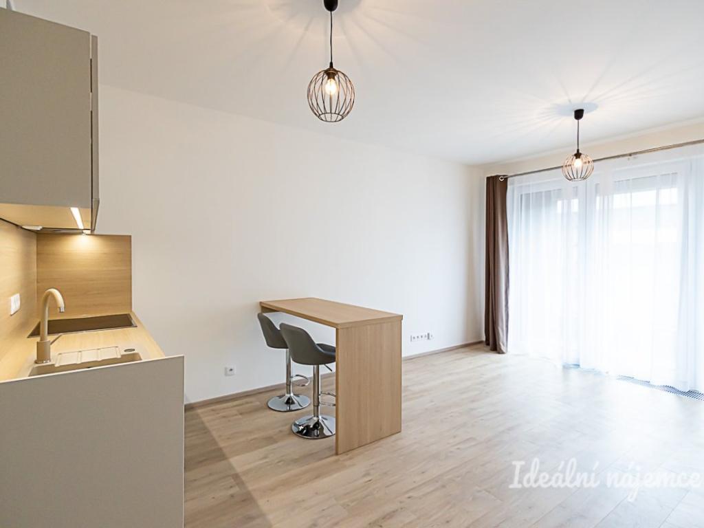 1-room apartment for rent · 32 m² · Praha — 825 €/mo