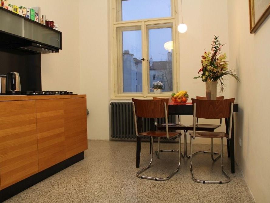 Pronájem bytu 2+kk 45 m² – pohled 2