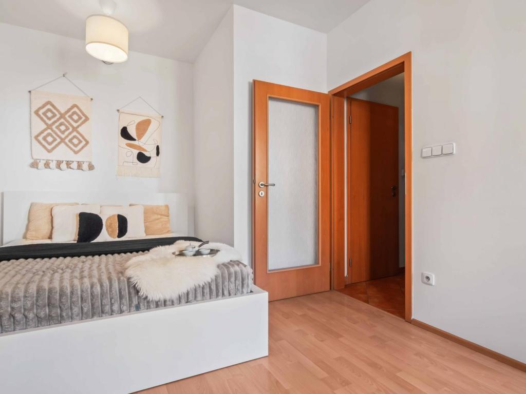 Prodej bytu 1+kk 30 m2, Praha – náhled fotky 6
