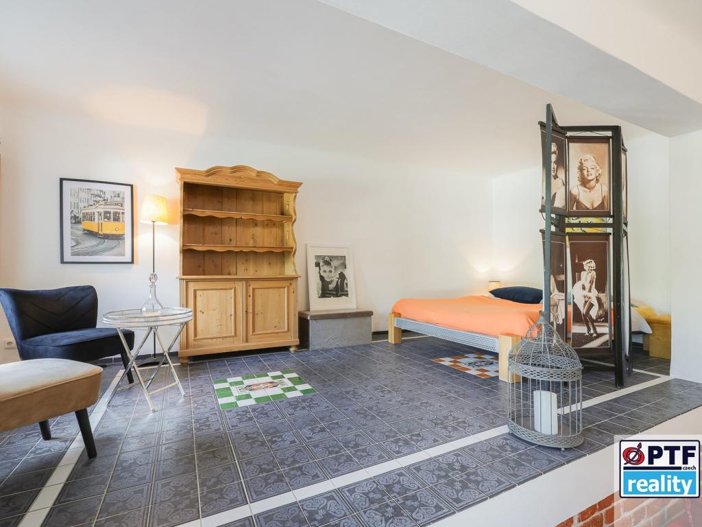 Pronájem bytu 2+kk 80 m² - Widok 2