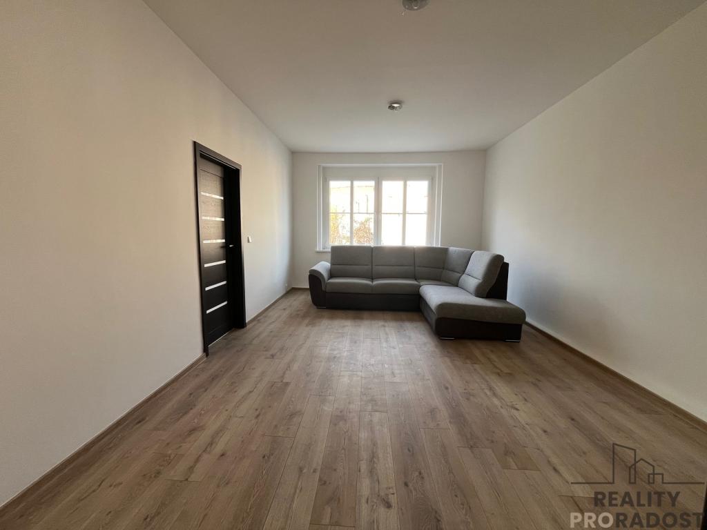 Pronájem 2+1, Kladno - Poštovní náměstí, 17900 Kč,