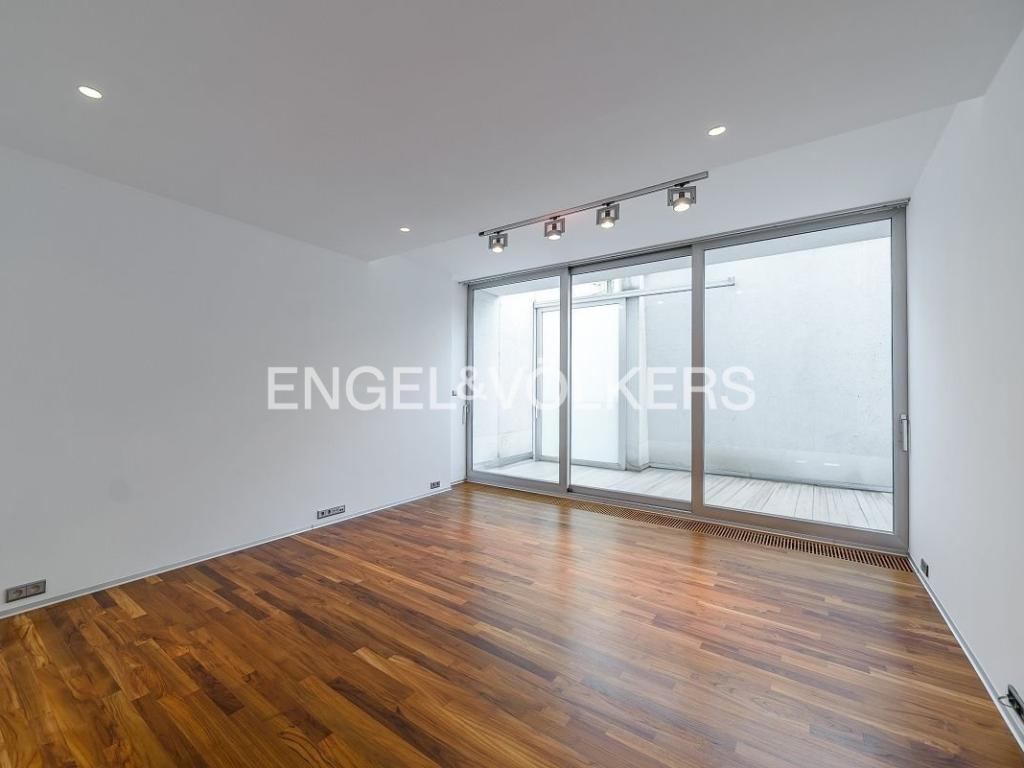 Pronájem bytu 6 a více 297 m2
