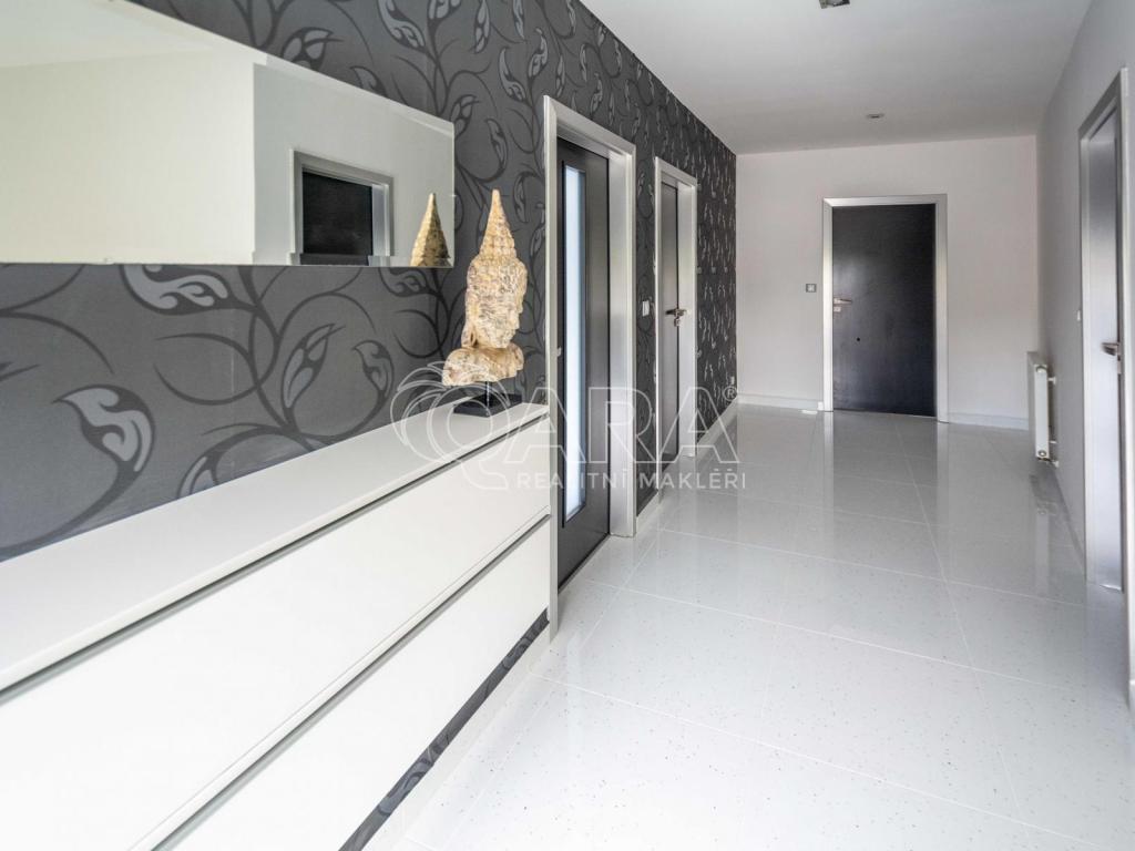 Prodej domu 274 m2, Neratovice – náhled fotky 37