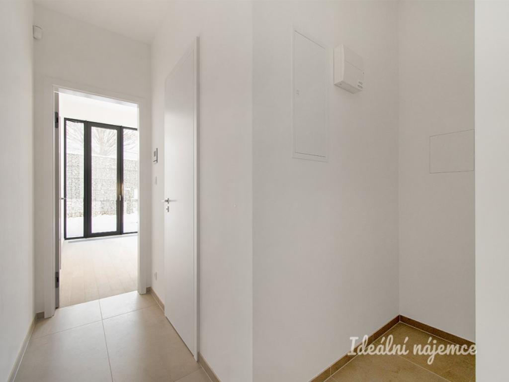 Pronájem bytu 1+kk 28 m2