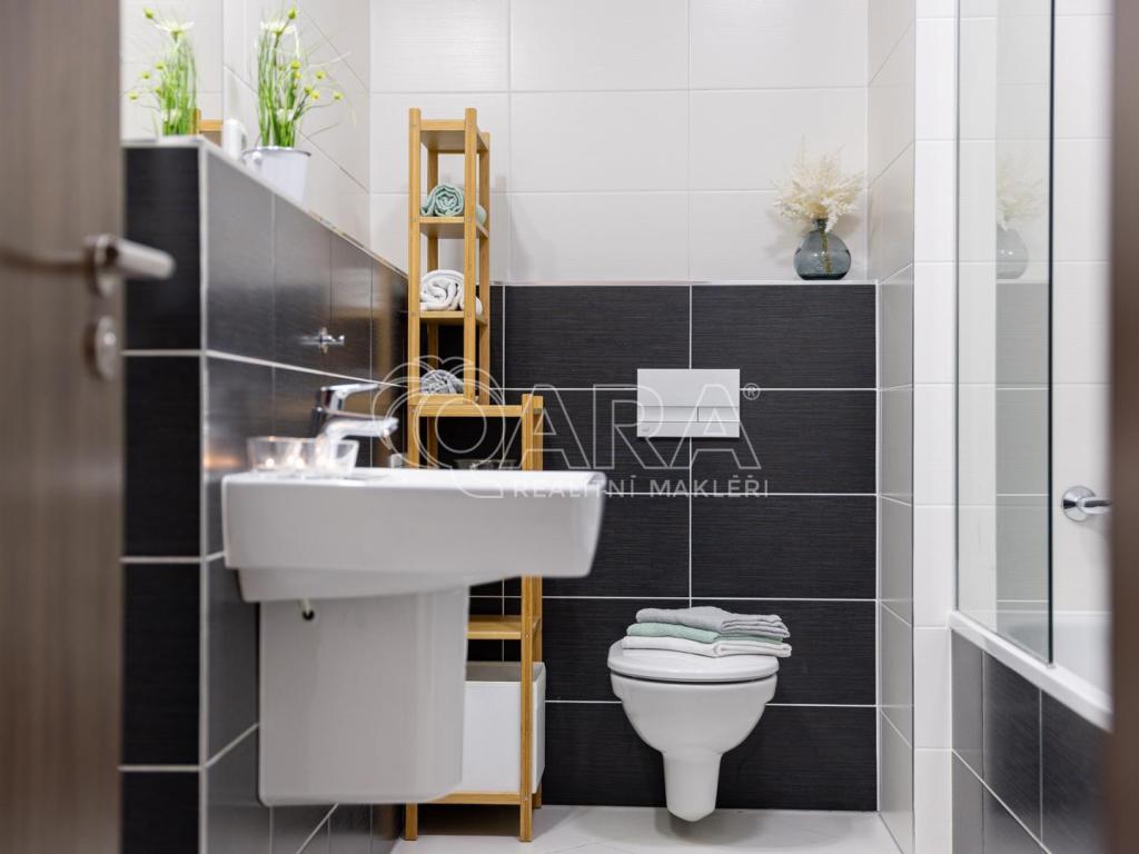 Pronájem bytu 2+kk 67 m2, Praha – náhled fotky 22