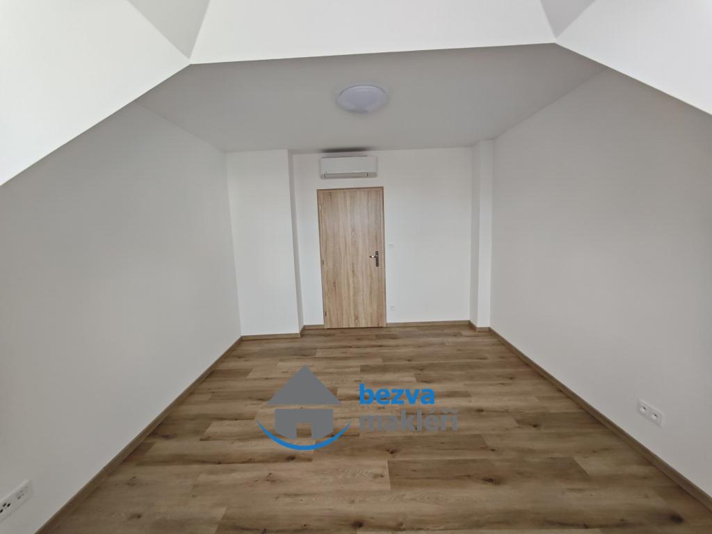 Pronájem bytu 3+1 88 m2, Pardubice – náhled fotky 10