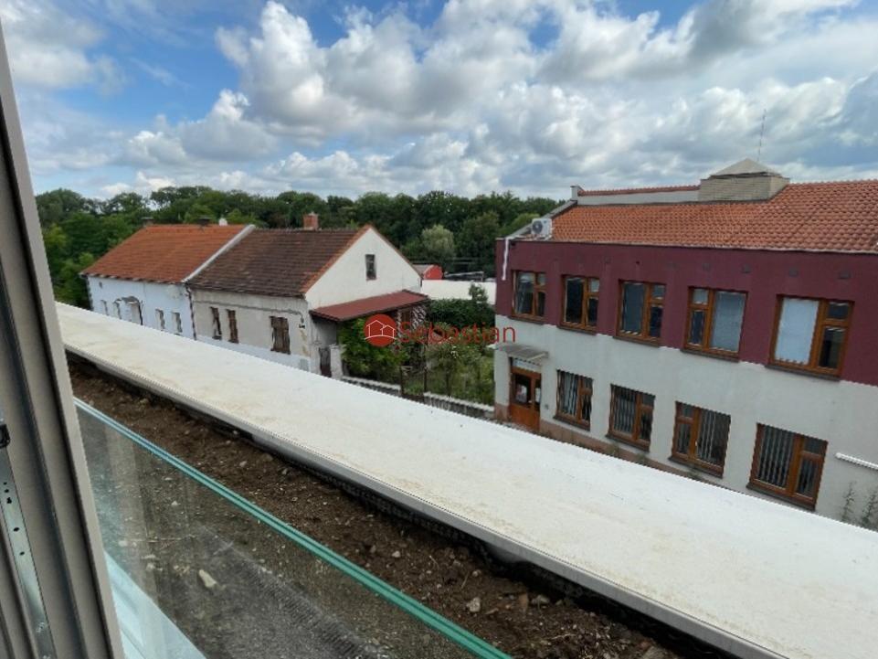 Pronájem bytu 1+kk 33 m2