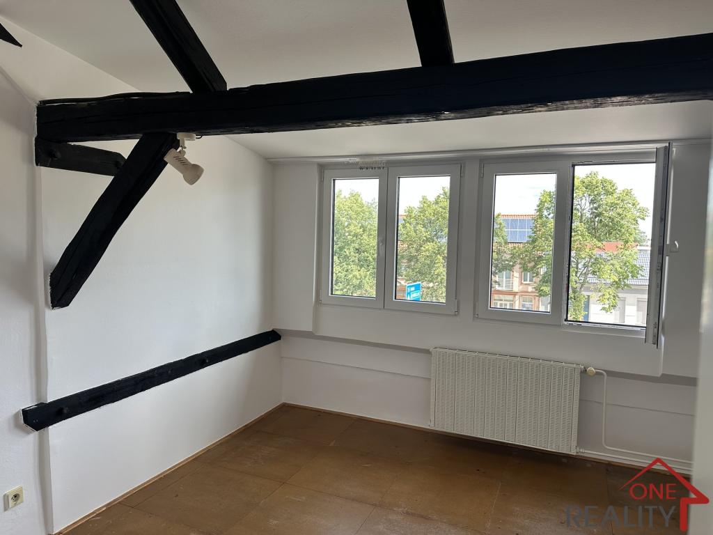 Pronájem bytu 3+1 90 m2, Staré Město – náhled fotky 4