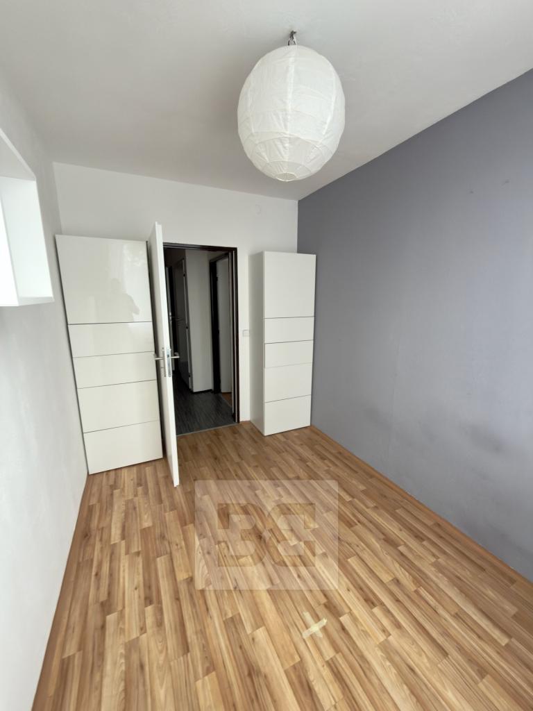Pronájem bytu pokoj 54 m2