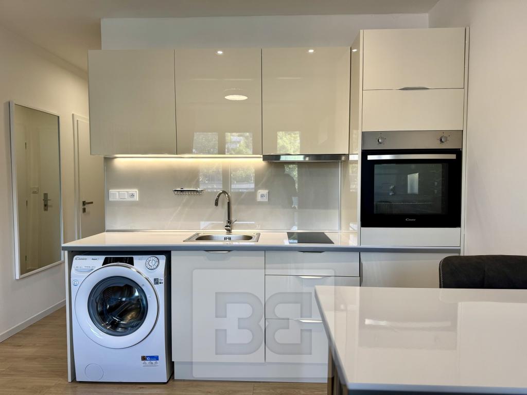 Pronájem bytu 1+kk 30 m² – pohled 6