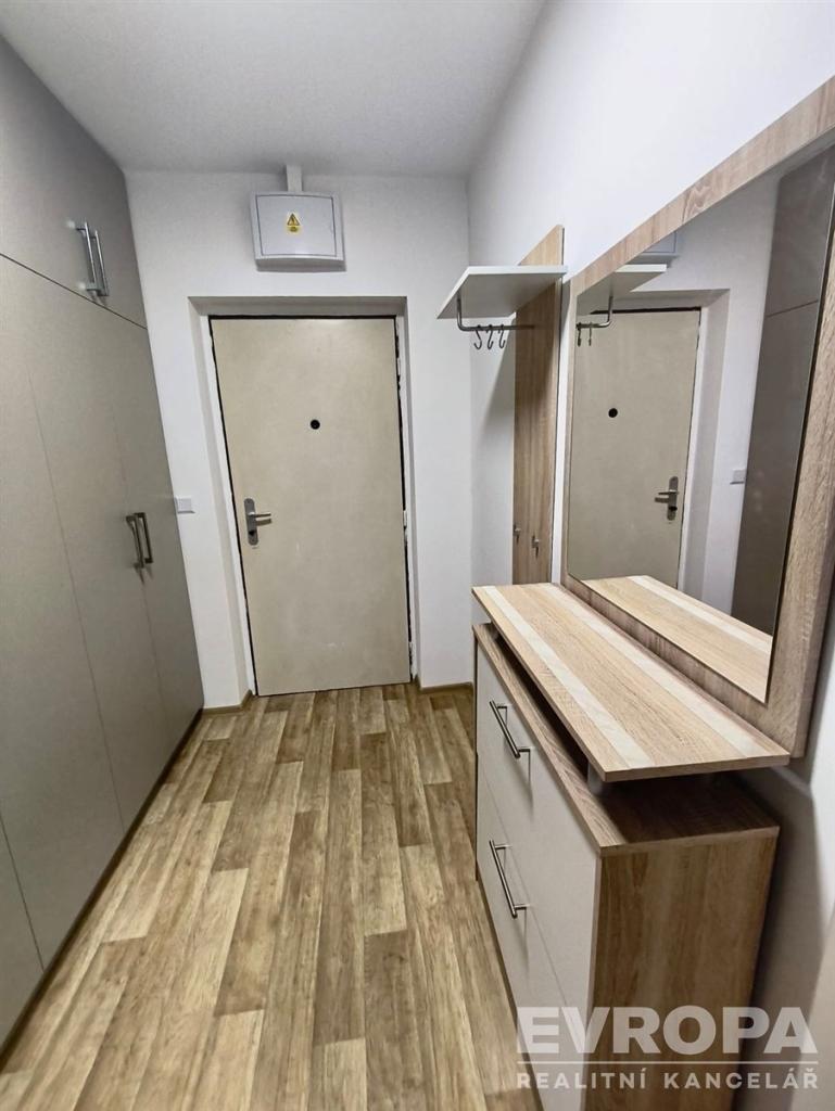 Pronájem bytu 1+kk 39 m2, Želechovice nad Dřevnicí – náhled fotky 8
