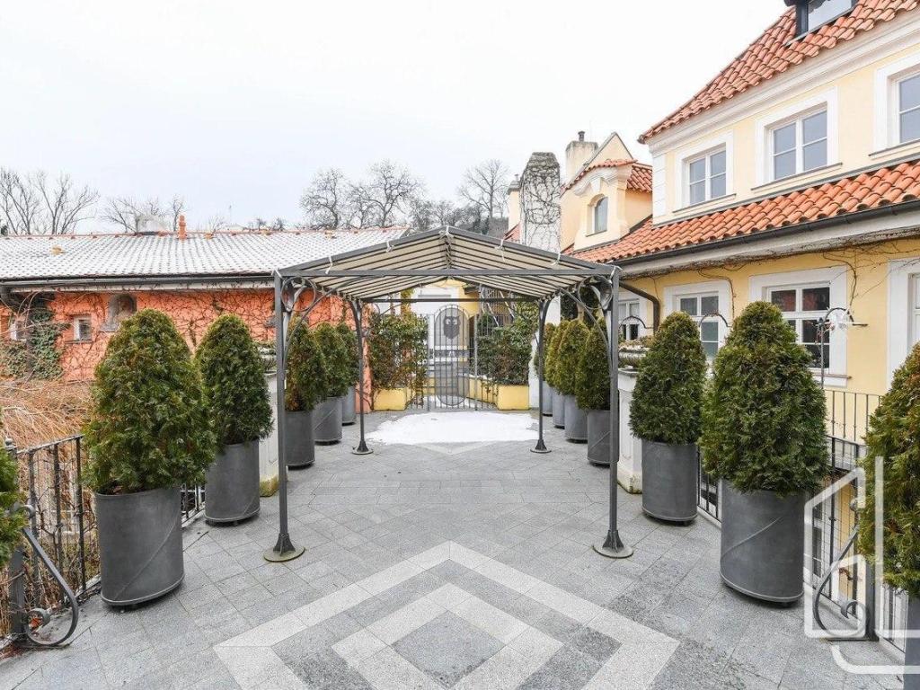 Pronájem bytu 4+1 178 m2, Praha – náhled fotky 19