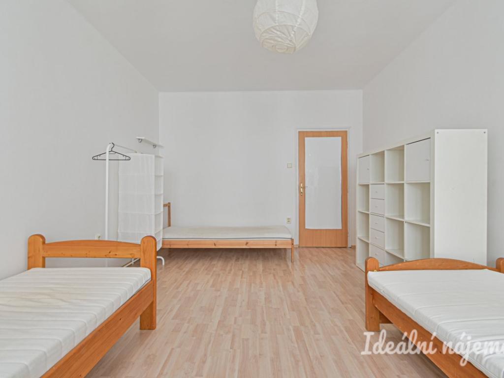 Pronájem bytu 3+1 72 m² – pohled 2