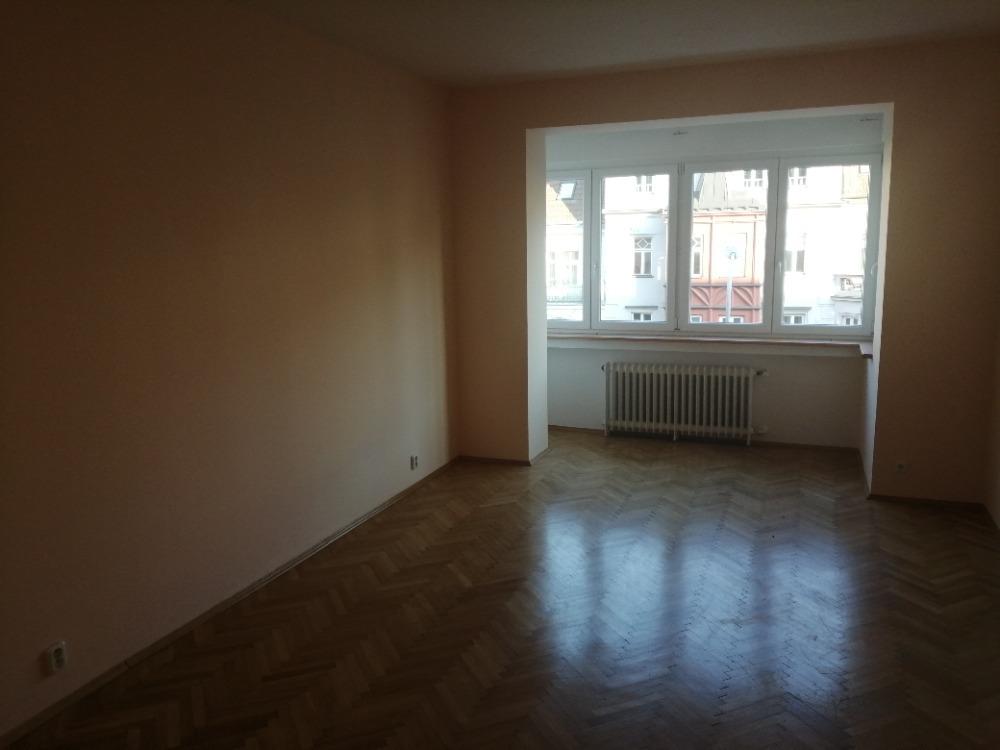 Pronájem bytu 3+1 80 m² – pohled 2