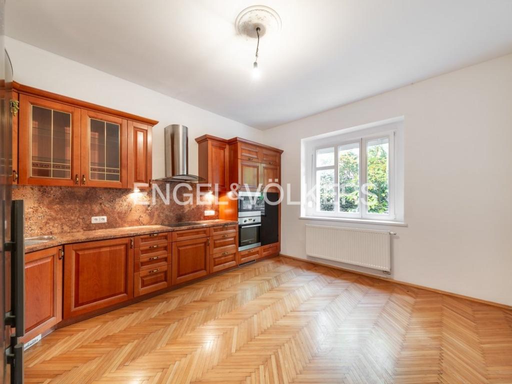 Pronájem domu 560 m2