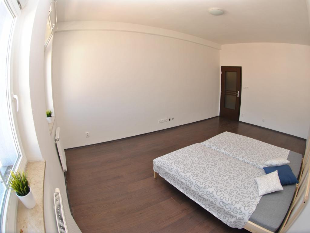 Pronajem bytu celý pokoj 25 m2