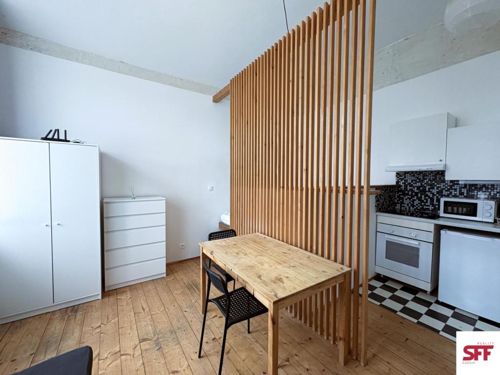 1-izbový byt na prenájom · 24 m² · Praha — 639 €/mes.