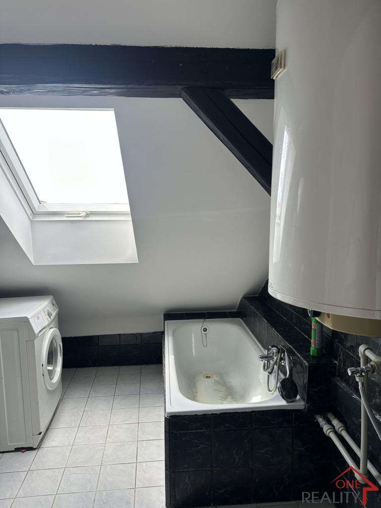 Pronájem bytu 3+1 90 m2, Staré Město – náhled fotky 5