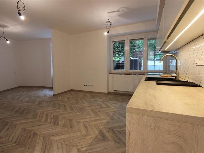 Pronájem bytu 2+kk 45 m² – pohled 6