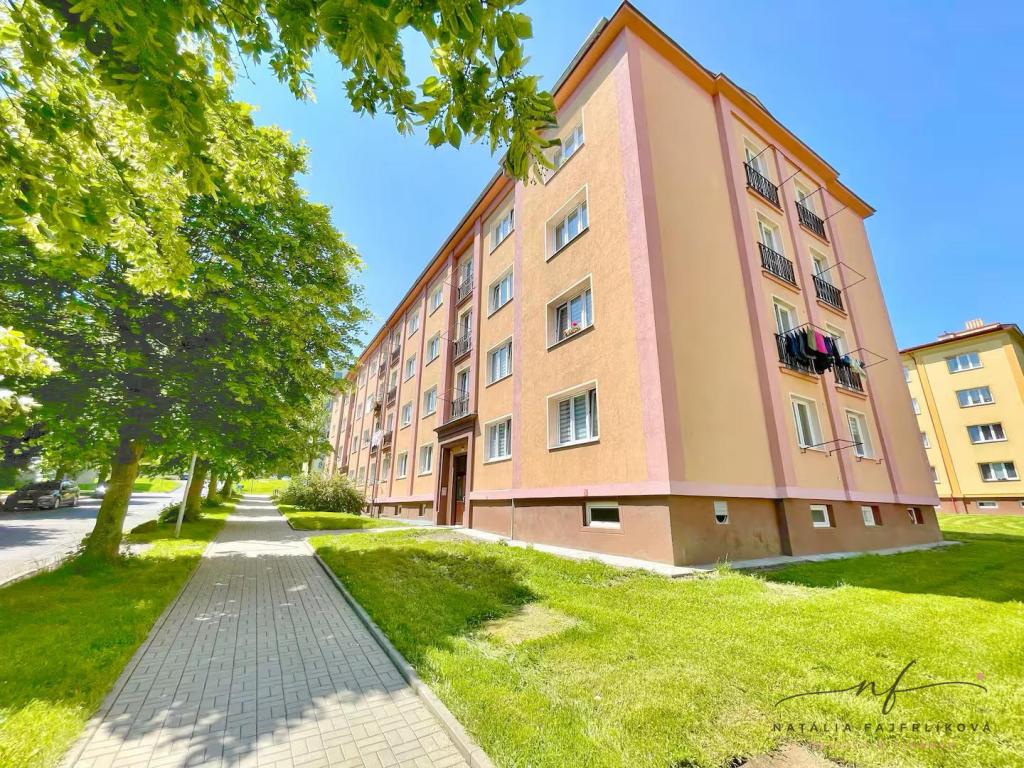 Pronájem bytu 2+1 64 m2, Ostrov – náhled fotky 11