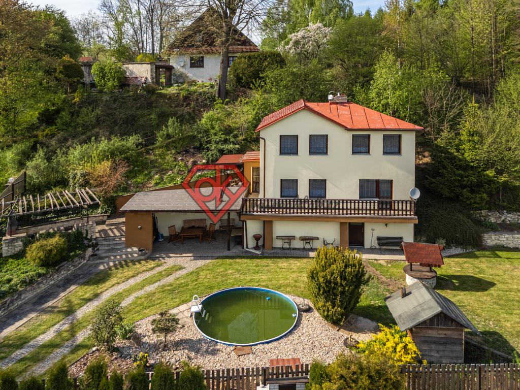 Kuća, 130 m², zemljište 1723 m²