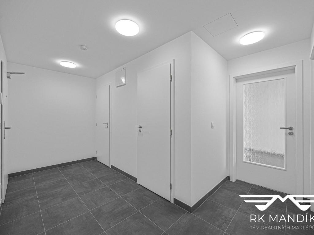 Pronájem bytu 2+kk 45 m2, Praha – náhled fotky 16