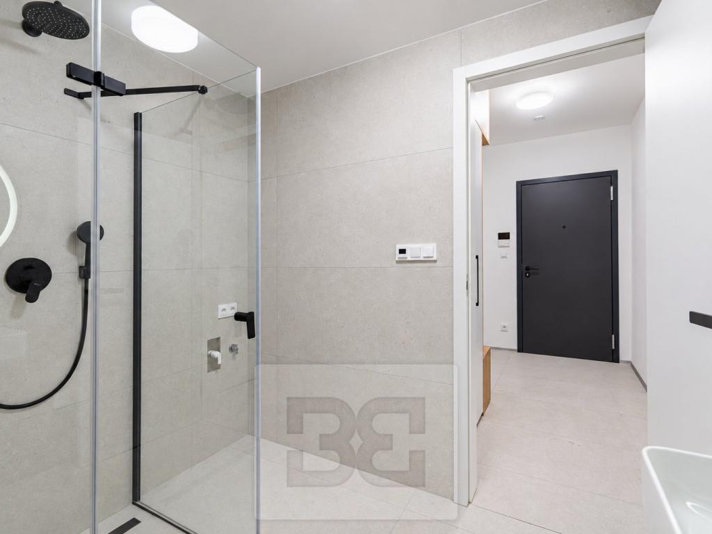 Prodej bytu 1+kk 38 m2, Praha – náhled fotky 11