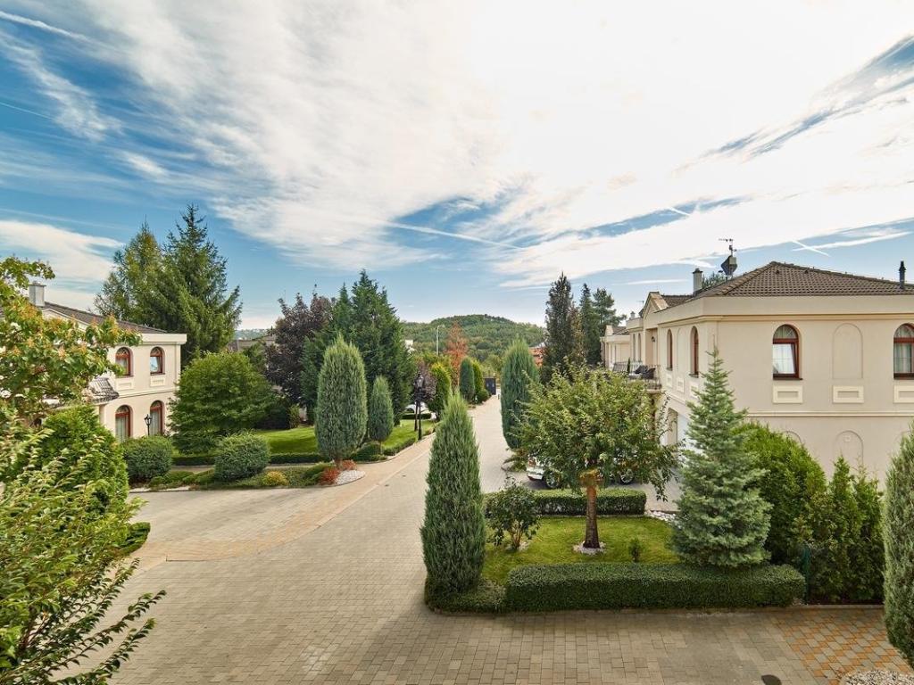 Pronájem domu 254 m2