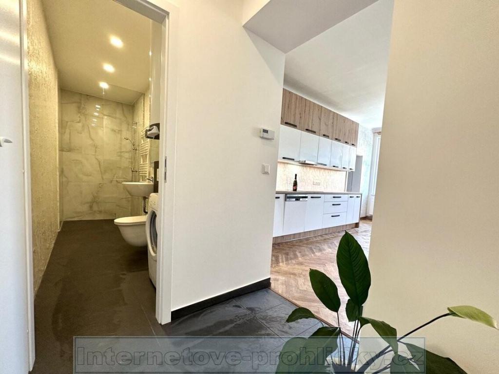 Pronájem bytu 2+kk 80 m2, Praha – náhled fotky 4