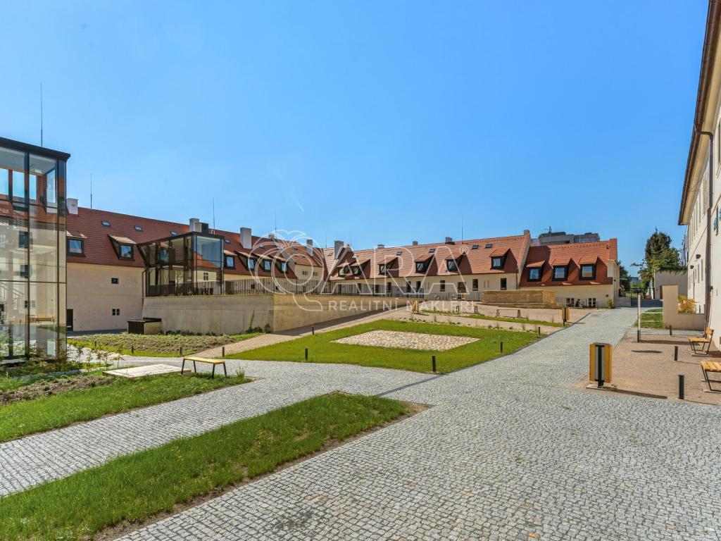 Pronájem bytu 5+kk 107 m2, Praha – náhled fotky 16