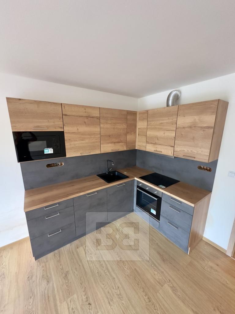 Pronájem bytu 1+kk 35 m2, Slaný – náhled fotky 3