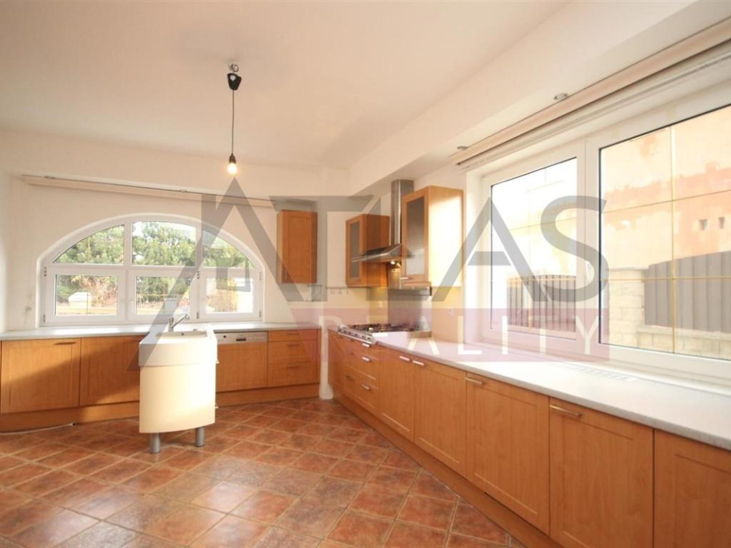 Pronájem domu 360 m2, Praha – náhled fotky 2