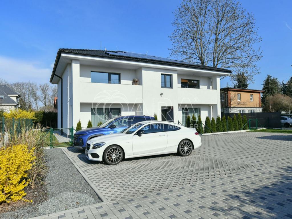 Pronájem bytu 2+kk 61 m² – pohled 2