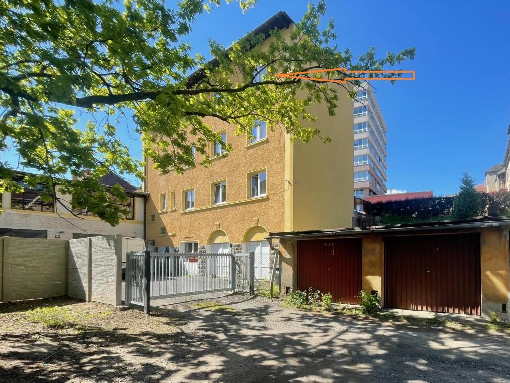 Pronájem bytu 3+1 72 m² - Widok 2
